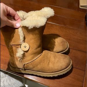 Size 9 authentic Ugg bailey button style in Camel